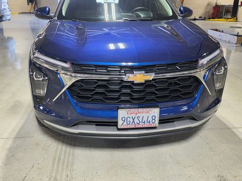 Used 2024 Chevrolet Trax LT w/ Sunroof Package FWD image 9