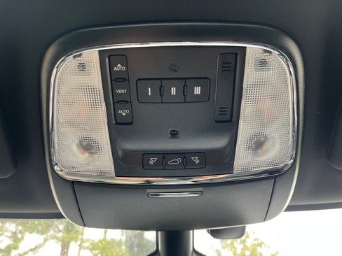 Used 2021 Jeep Grand Cherokee Limited w/ Trailer Tow Group IV image 27