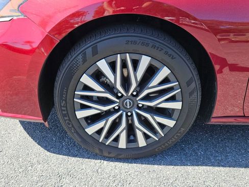 Used 2025 Nissan Altima 2.5 SV image 9