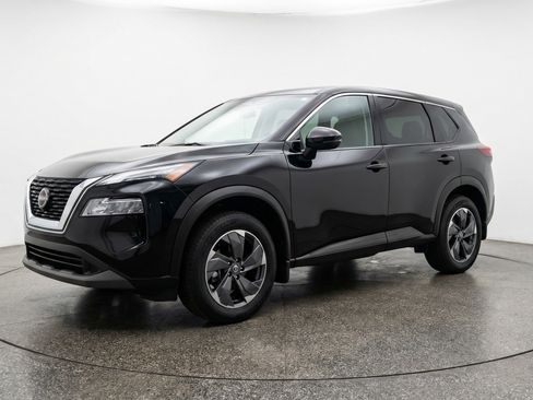 Used 2025 Nissan Rogue SV image 3