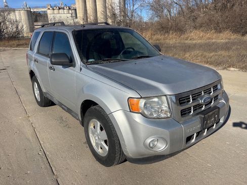 Used 2011 Ford Escape XLT image 4