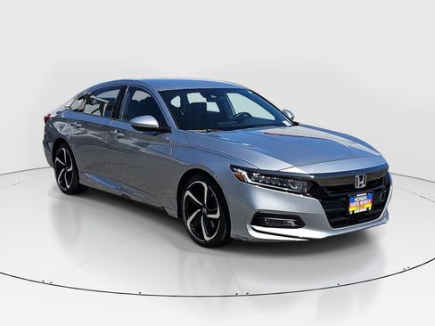 Used 2018 Honda Accord Sport image 3