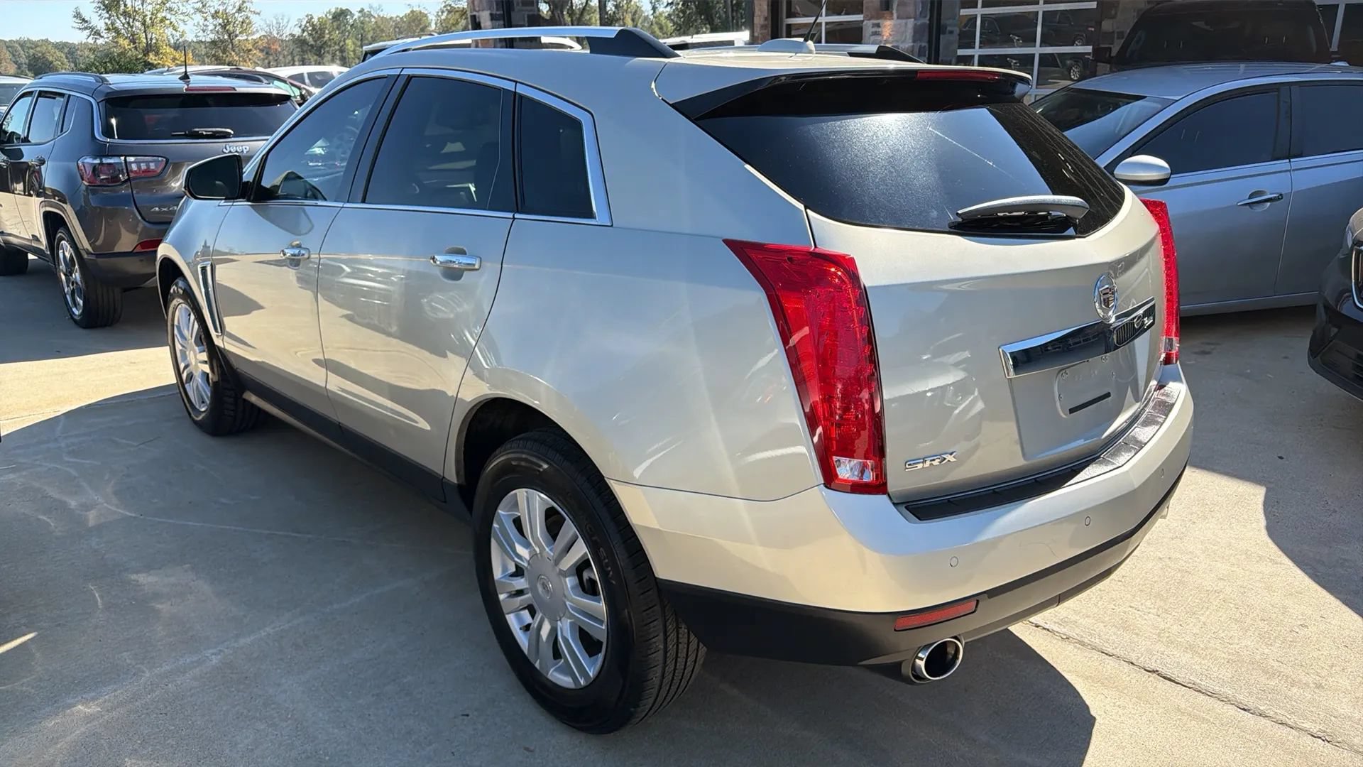 Used 2015 Cadillac SRX Luxury w/ Driver Awareness Package FWD image 6