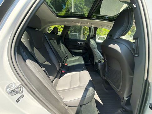 Used 2023 Volvo XC60 B5 Ultimate w/ Climate Package FWD image 22