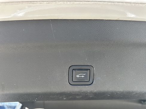 Used 2021 Chevrolet Tahoe High Country w/ Premium Package RWD image 21