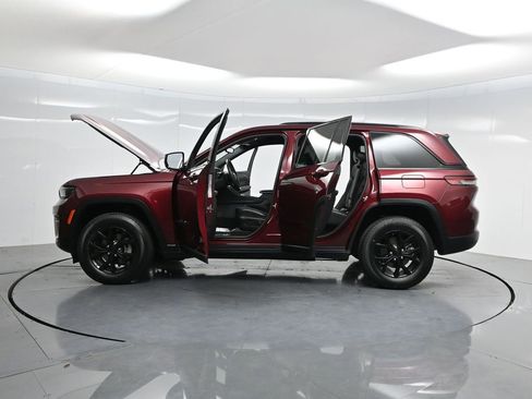 Used 2024 Jeep Grand Cherokee Altitude image 38