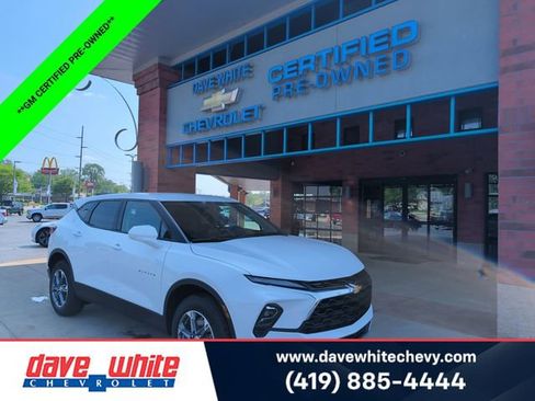 Certified 2025 Chevrolet Blazer LT AWD/4WD image 1
