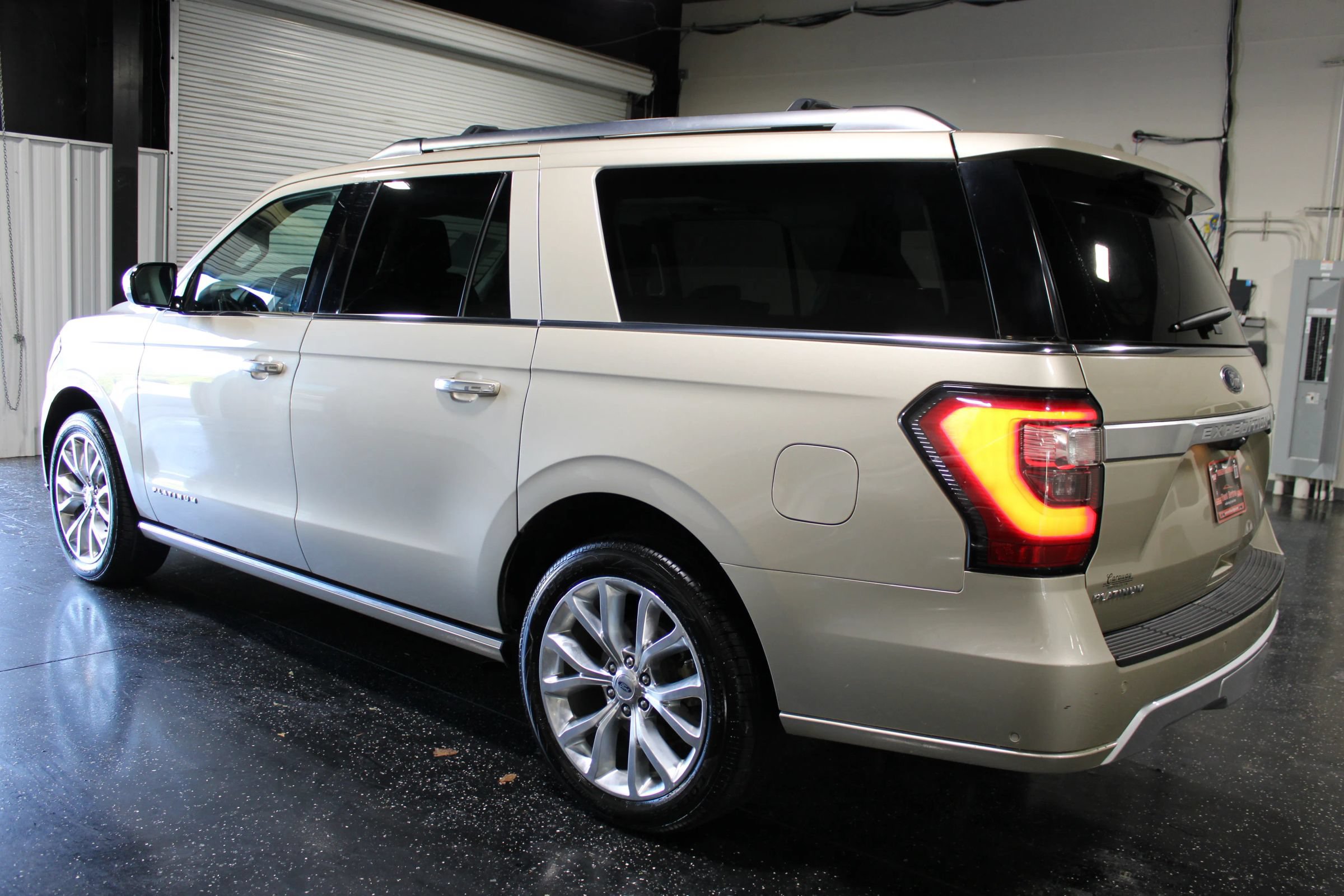 Used 2018 Ford Expedition Max Platinum AWD/4WD image 5