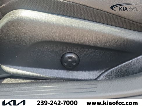 Used 2018 Mercedes-Benz C 300 4MATIC Sedan image 24