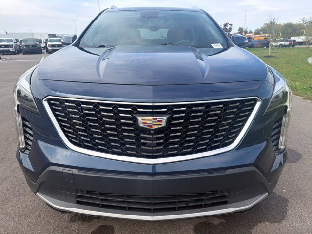 Used 2020 Cadillac XT4 Premium Luxury w/ Enhanced Visibility Package FWD image 3