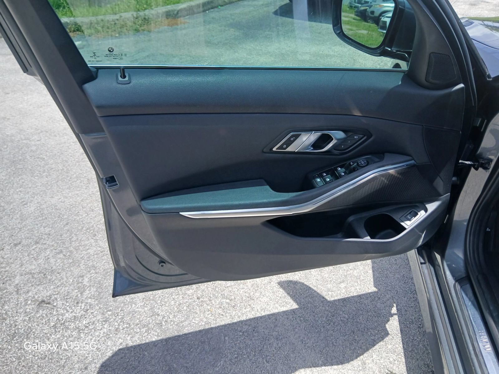 Used 2021 BMW 330i Sedan w/ Premium Package RWD image 9