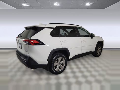 Used 2022 Toyota RAV4 XLE image 8