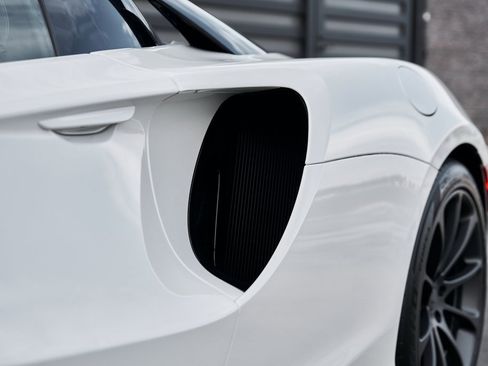 Used 2025 McLaren Artura image 11