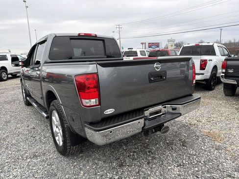 Used 2014 Nissan Titan SL w/ SL Moonroof Package image 9