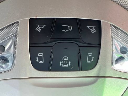 Used 2023 Chrysler Pacifica Touring-L FWD image 30
