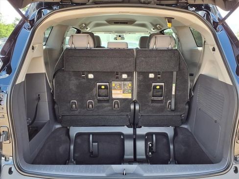 Used 2023 Toyota Sienna LE FWD image 12