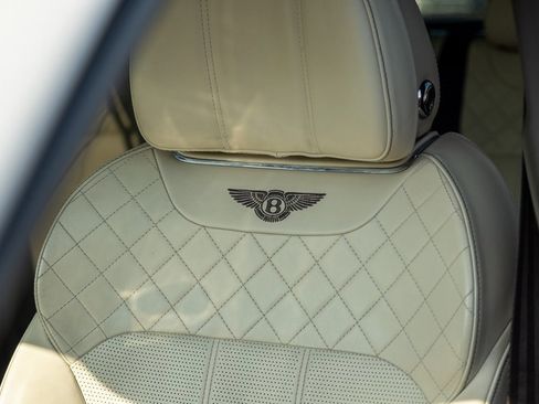 Used 2018 Bentley Bentayga Activity image 31