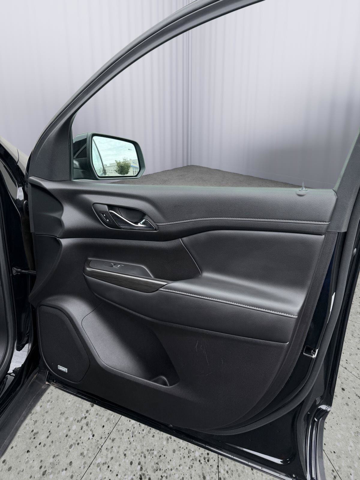 Used 2023 GMC Acadia SLT AWD/4WD image 30