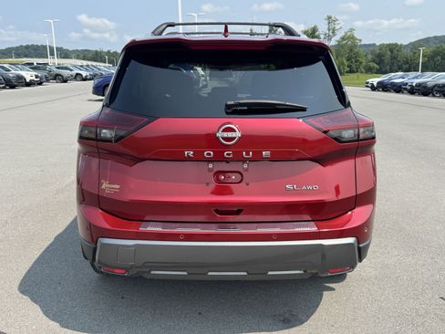 Used 2024 Nissan Rogue SL w/ SL Premium Package AWD/4WD image 4