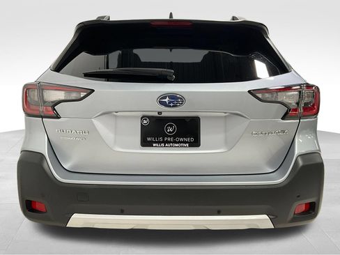Used 2025 Subaru Outback Limited AWD/4WD image 6