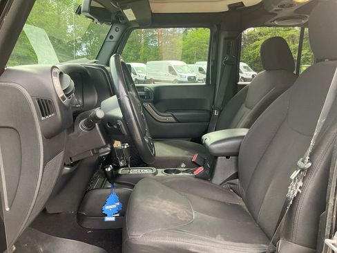 Used 2014 Jeep Wrangler Unlimited Sport w/ Quick Order Package 24S AWD/4WD image 14