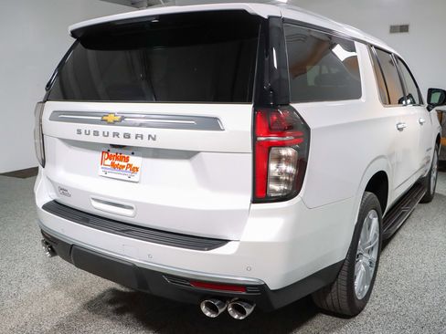 Used 2023 Chevrolet Suburban High Country image 7