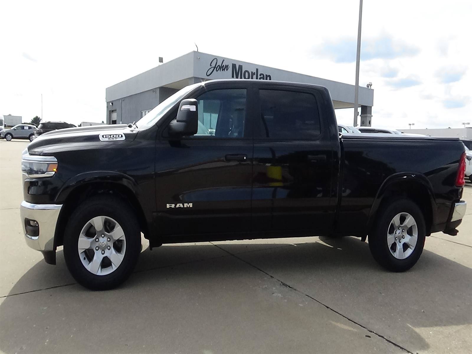 Used 2025 RAM 1500 Big Horn AWD/4WD image 1