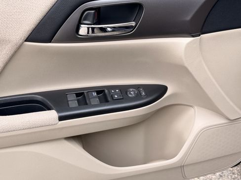 Used 2013 Honda Accord LX image 12