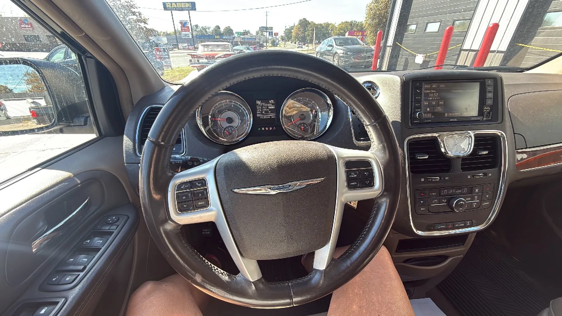 Used 2014 Chrysler Town & Country Touring FWD image 9