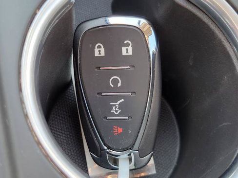 Used 2018 Chevrolet Equinox LT FWD image 22
