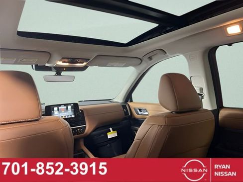 New 2025 Nissan Pathfinder Platinum image 35