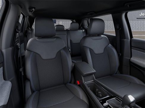 New 2026 Jeep Compass Latitude image 9