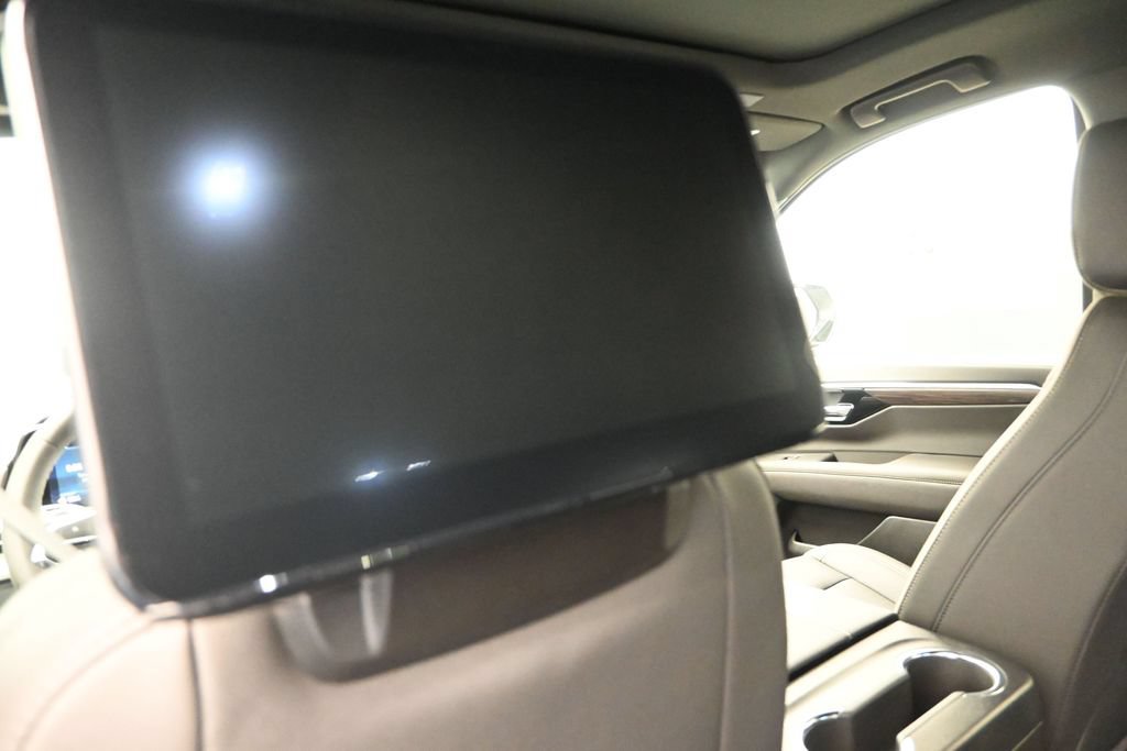 New 2026 Chevrolet Suburban Premier RWD image 18