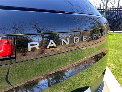 Used 2026 Land Rover Range Rover Sport SE AWD/4WD image 9