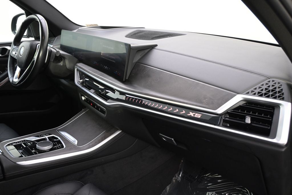 Used 2024 BMW X5 xDrive40i AWD/4WD image 15