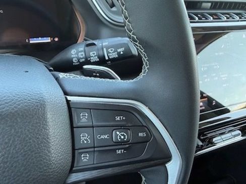 Used 2023 Jeep Grand Cherokee L Laredo AWD/4WD image 31