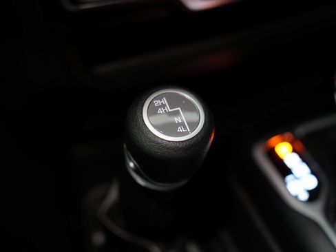 Used 2020 Jeep Wrangler Sport image 27