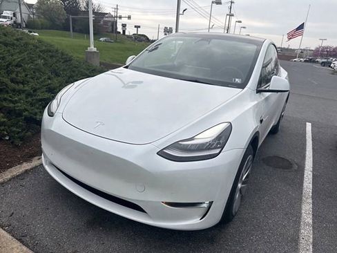 Used 2023 Tesla Model Y Long Range image 2