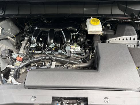 Used 2025 Nissan Pathfinder SV FWD image 27
