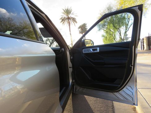 Used 2020 Ford Explorer Limited image 66