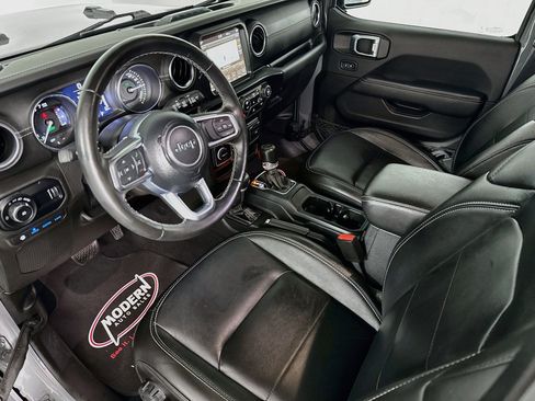 Used 2023 Jeep Wrangler Unlimited Sahara w/ Dual Top Group AWD/4WD image 8