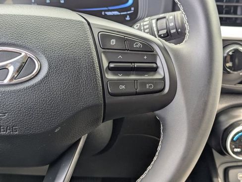 Used 2025 Hyundai Venue Limited image 16