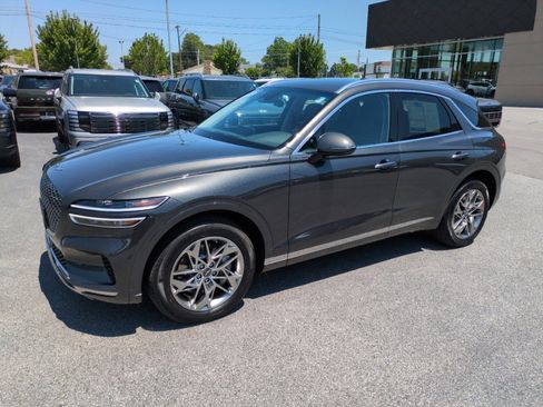 Used 2025 Genesis GV70 2.5T AWD/4WD image 3
