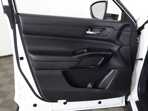 Used 2022 Nissan Pathfinder SV AWD/4WD image 22
