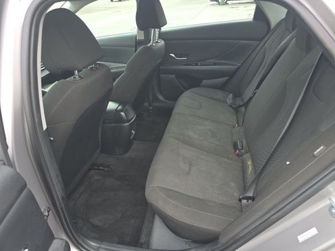 Used 2025 Hyundai Elantra SE FWD image 11