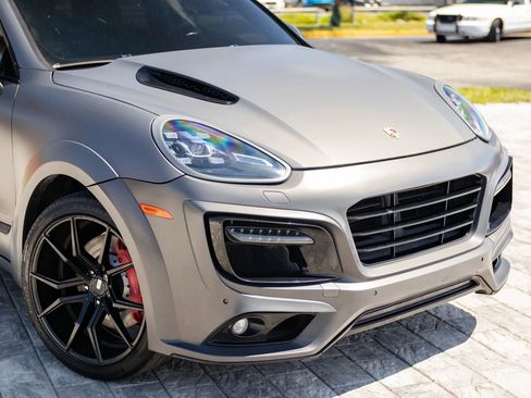 Used 2015 Porsche Cayenne Turbo AWD/4WD image 5