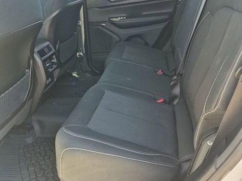 Used 2023 Jeep Grand Cherokee Laredo X image 25