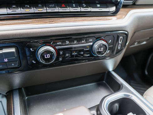 Used 2025 Chevrolet Silverado 1500 LT Trail Boss w/ LT Trail Boss Premium Package AWD/4WD image 59