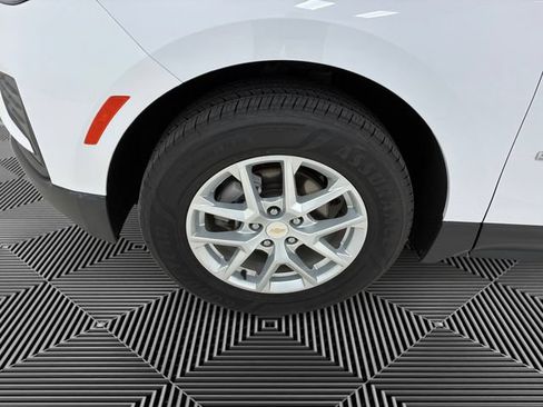 Used 2023 Chevrolet Equinox LS w/ LS Convenience Package AWD/4WD image 9