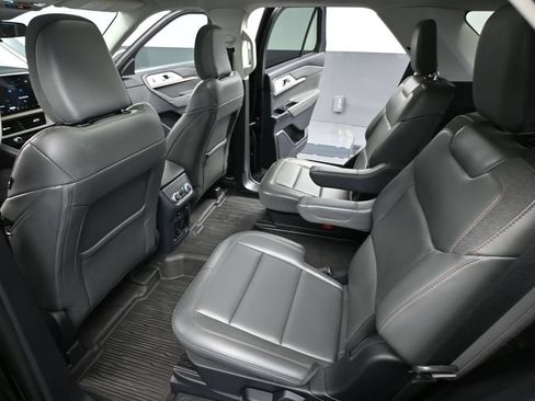 Used 2025 Ford Explorer Active w/ Active Comfort Package AWD/4WD image 38